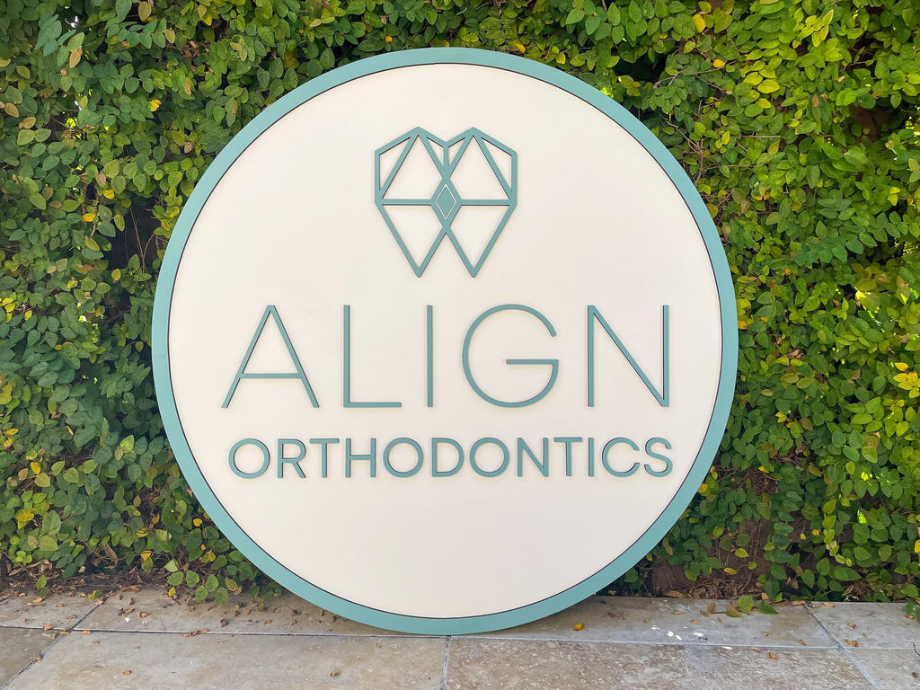 align orthodontics - 3d sign